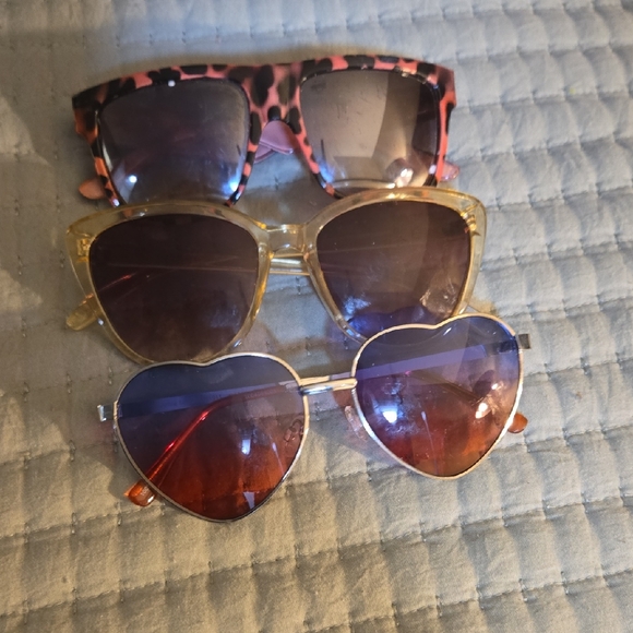 Accessories - Stylish Sunglasses Set - Pink, Gold, and Red